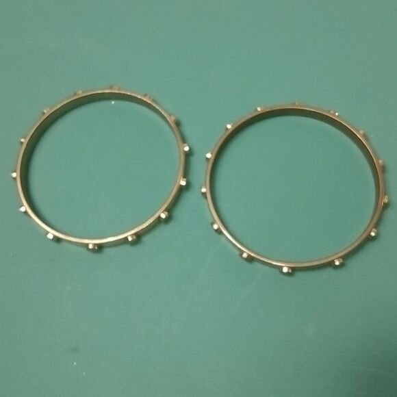 Pair of Gold Tone Bangle Bracelets Costume Jewelry - Picture 2 of 5